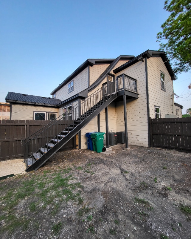 Building Photo - 647 Hammond Ave