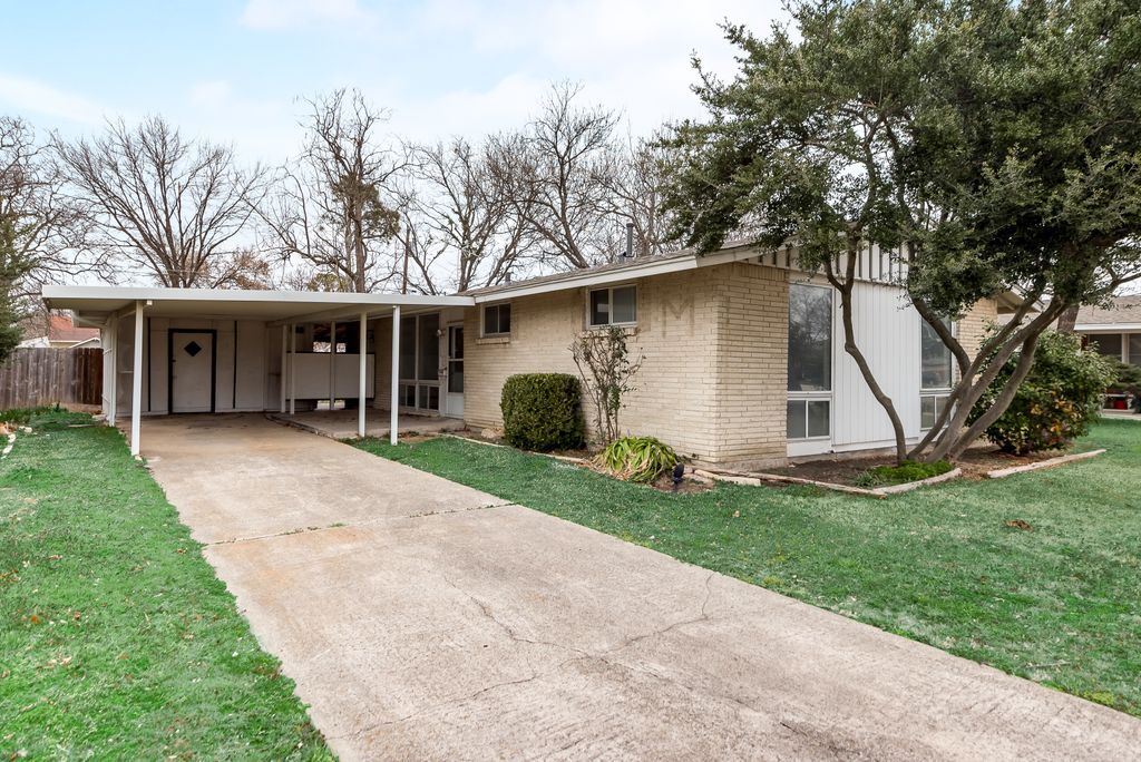 Photo - 1815 Spring Ave (Carrollton, TX)