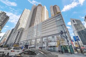 Building Photo - 545 N Dearborn St