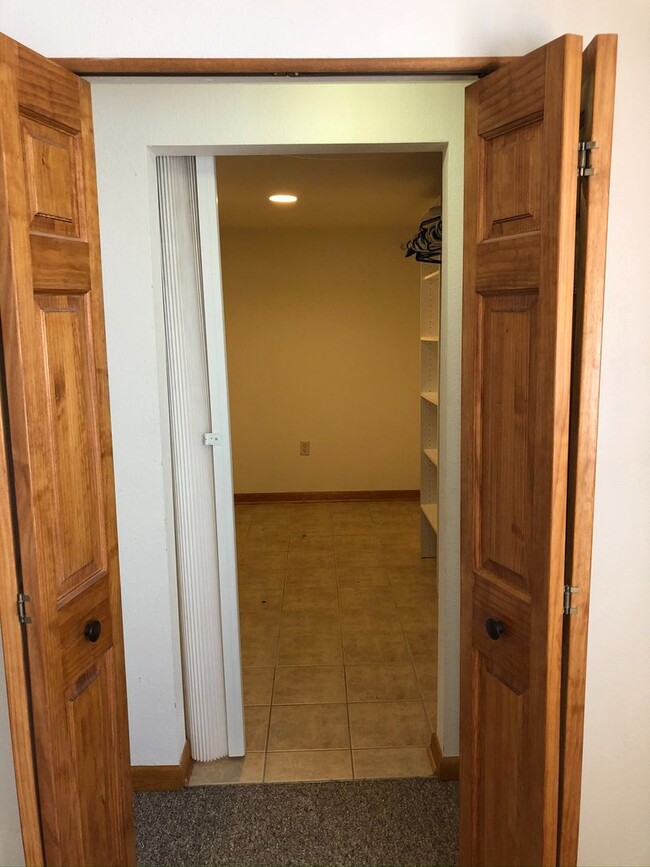 Building Photo - 1154 Straight Creek Dr
