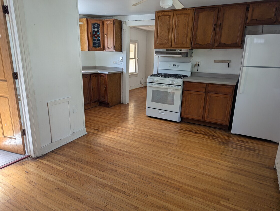 Kitchen - 18 Madison St