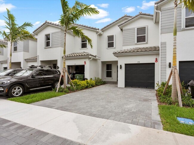 Building Photo - 106 SW 184th Ave