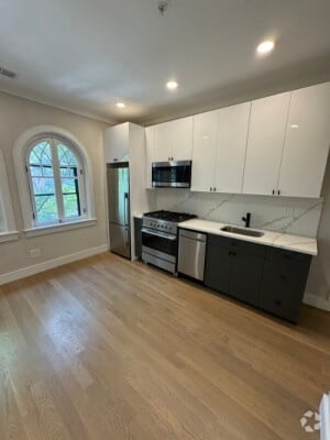Building Photo - 535 Newbury St