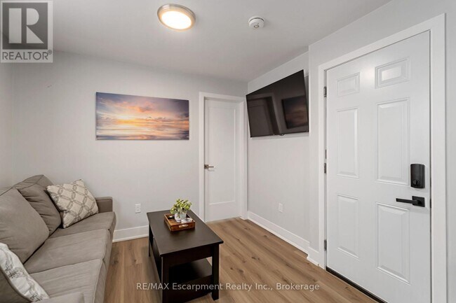 Photo du bâtiment - 4129 Acheson Ave