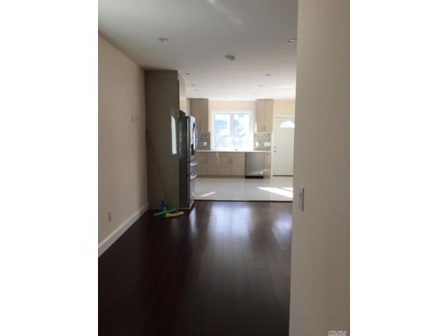 Foto del edificio - 63-34 Booth St