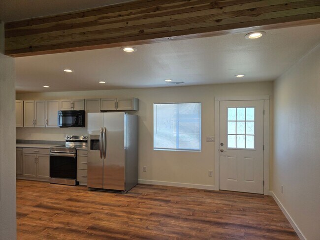 Foto del edificio - 3 Bed 2 Bath one story home in the country on 1 acre