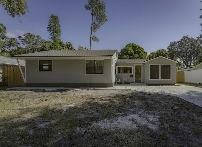 Foto del edificio - 1420 Alhambra Way S