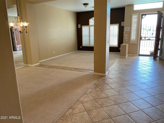 Foto del edificio - 2462 E San Tan St