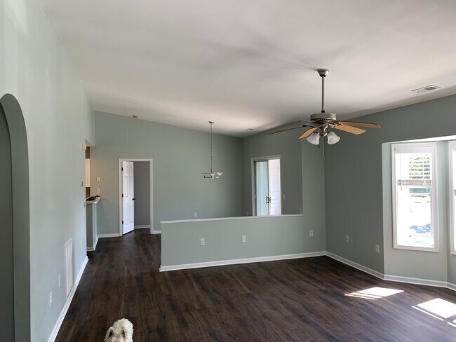 Foto del edificio - 4156 Breezewood Dr