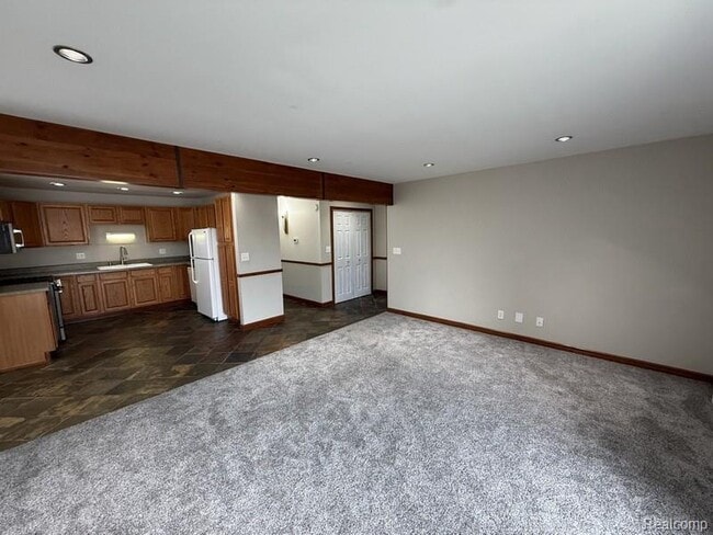 Building Photo - 1611 Cass Lake Rd