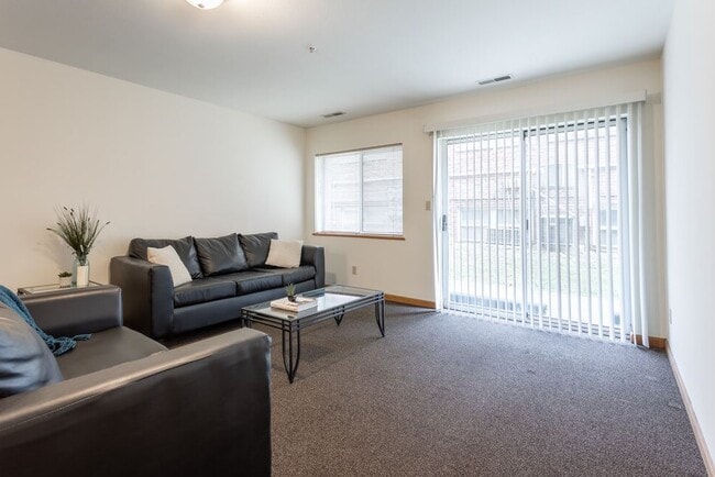 Building Photo - 208 N Harvey