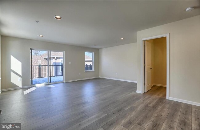 Building Photo - 118 High Pointe Dr