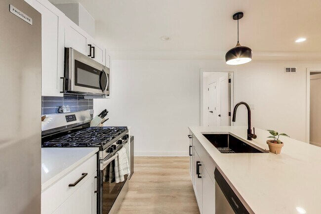 Foto del edificio - 2619 N Kimball Ave