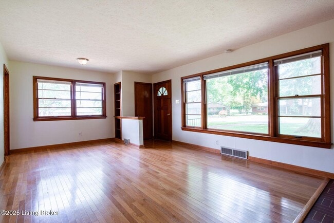 Foto del edificio - 2816 Milburn Ave