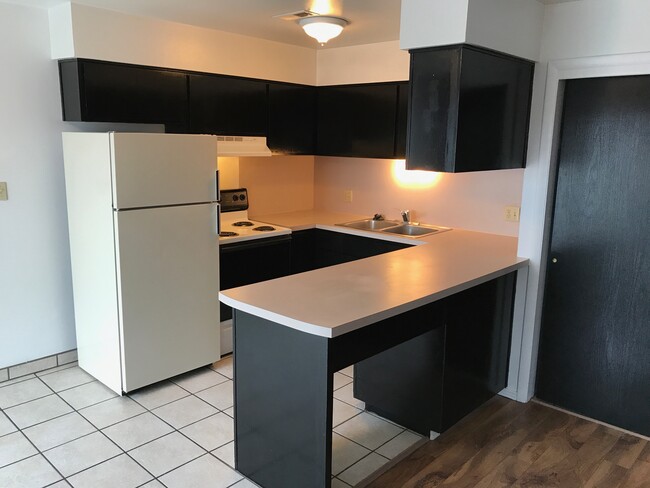 Lots of Countertops - 4564 Harrison Blvd