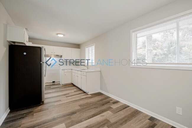 Foto del edificio - SIGN LEASE BY 2/28 AND GET $250 OFF FIRST ...