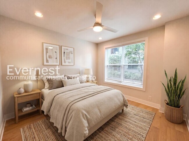 Foto del edificio - 4 Bed, 4.5 Bath Town Home with Garage / Available Now!