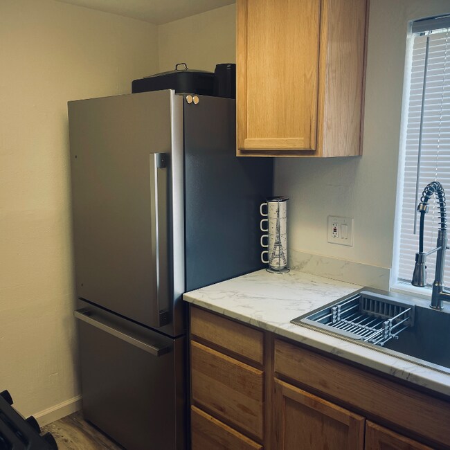 Foto del edificio - 1990 Benita Dr