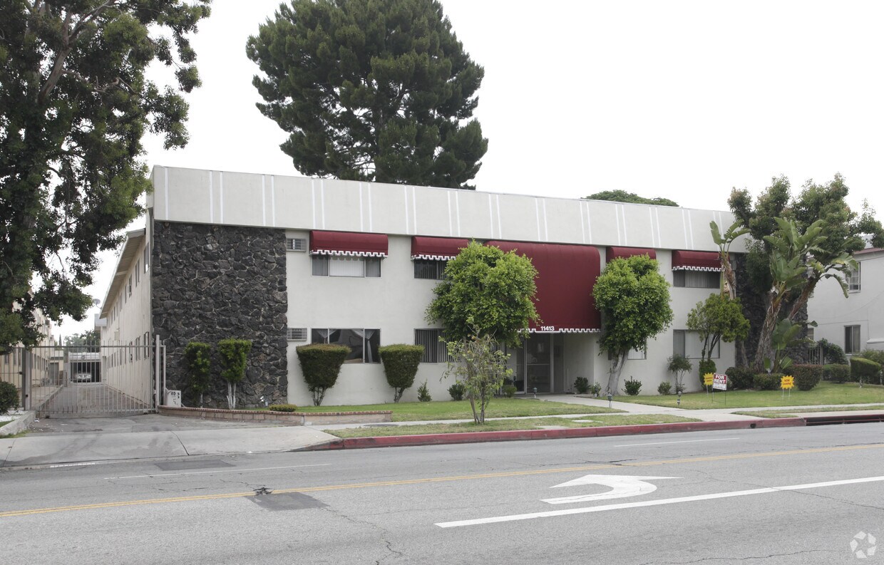 Primary Photo - 11413 Oxnard St