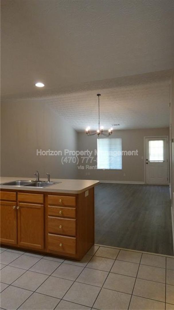 Building Photo - 3993 Hidden Hollow Dr
