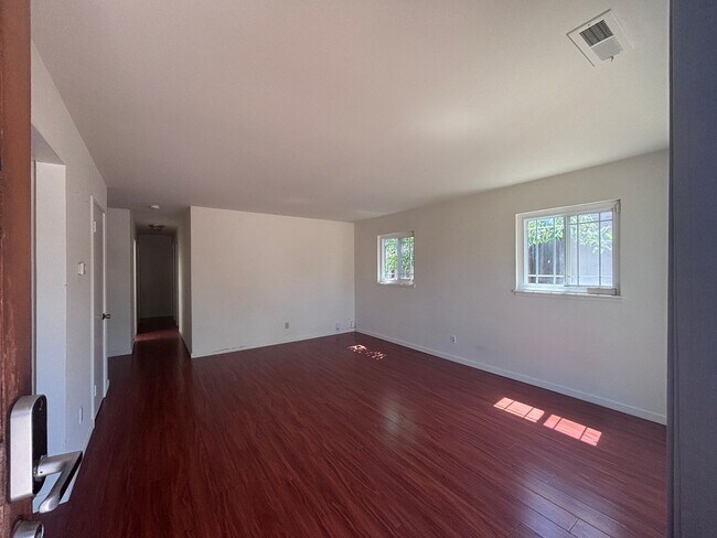 Foto del edificio - 41562 Carmen St