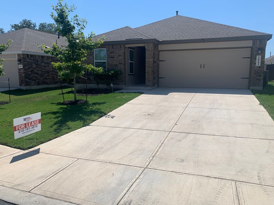 Primary Photo - Breathtaking 3 Bedroom Home In Gated Commu...