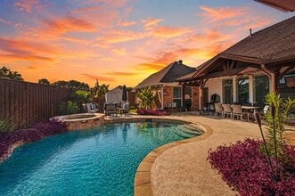 Building Photo - 2500 Redfield Dr