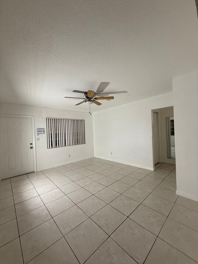 Sala de estar - 2513 McKinley St