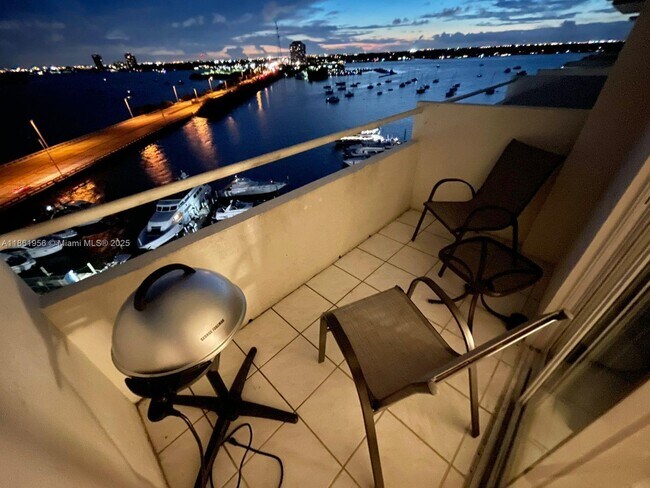 Foto del edificio - 7904 West Dr