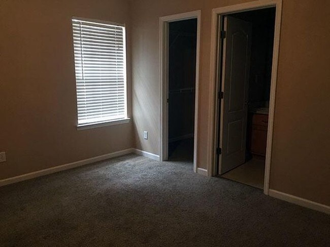 Foto del edificio - 3100 Fields Dr