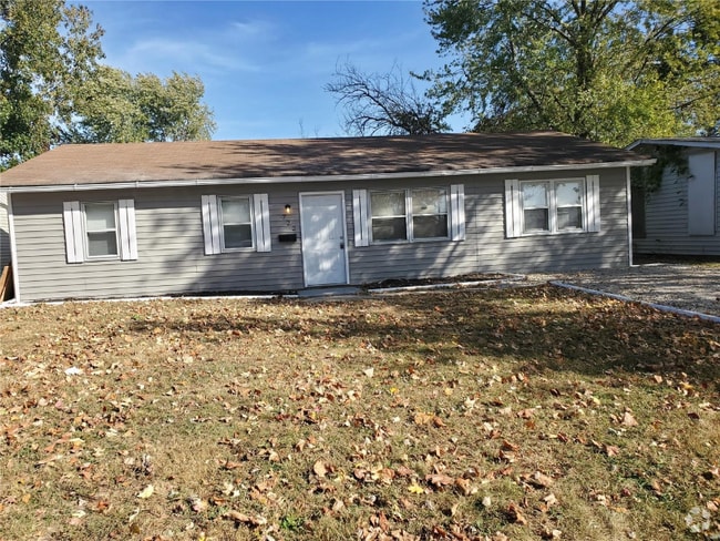 Building Photo - 722 St Martin Dr