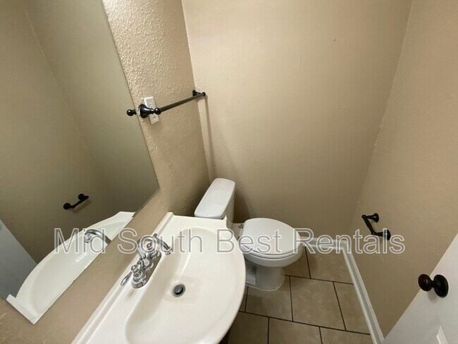 Building Photo - 3015 Carvel St