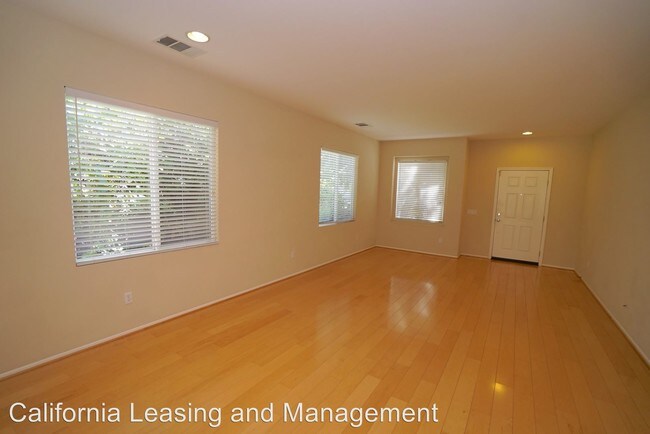 Building Photo - 4 br, 2.5 bath House - 27912 Mariposa St.