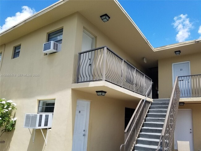 Building Photo - 4450 SW 67th Ave