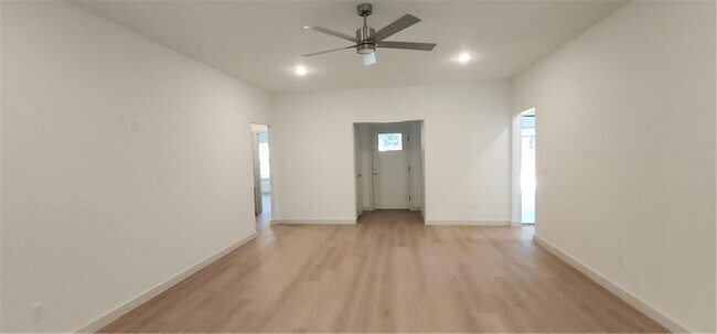 Building Photo - 14 Laceby Ln