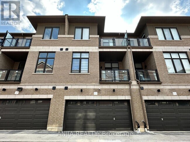 Building Photo - 10 Tay Ln