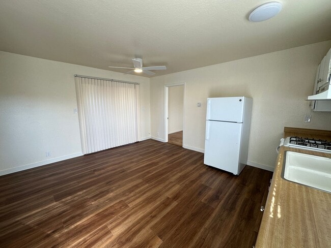 Building Photo - 881 Emory Ave