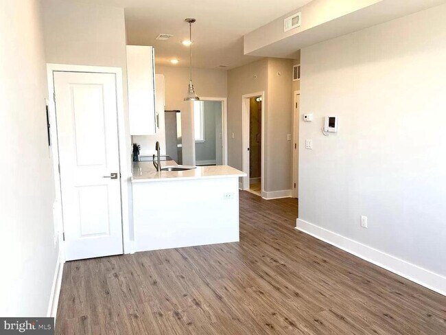 Foto del edificio - 2425 Frankford Ave