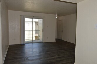Building Photo - 8100 Creekbend Dr