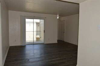 Building Photo - 8100 Creekbend Dr