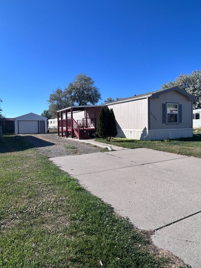 Building Photo - 2706 Topeka Dr