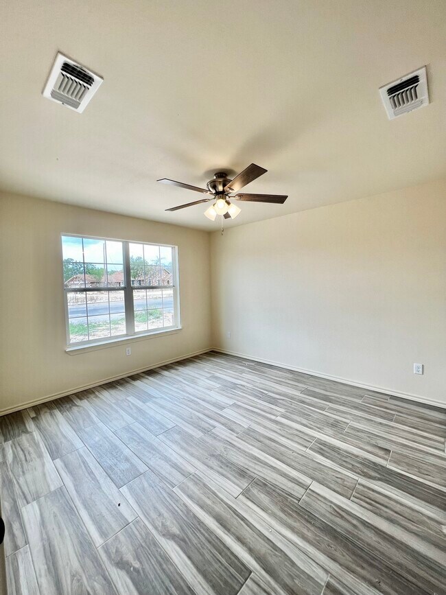 Building Photo - 155 Estella Dr