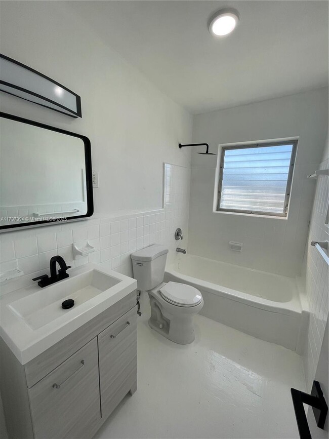 Building Photo - 316 Surfside Blvd