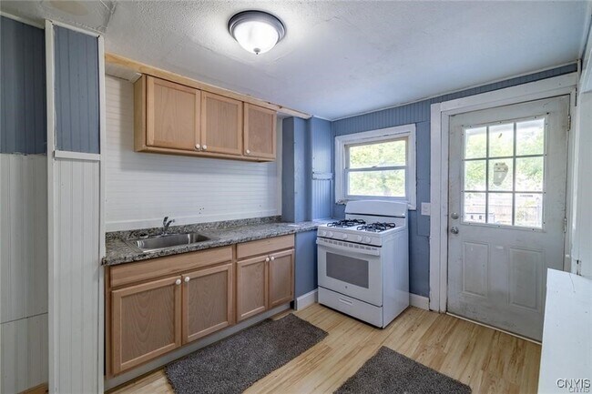 Foto del edificio - 348 Lenox Ave