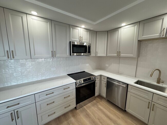 Foto del edificio - 2970 N Lake Shore Dr