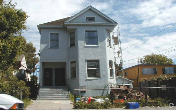 Building Photo - 1906 24th Ave