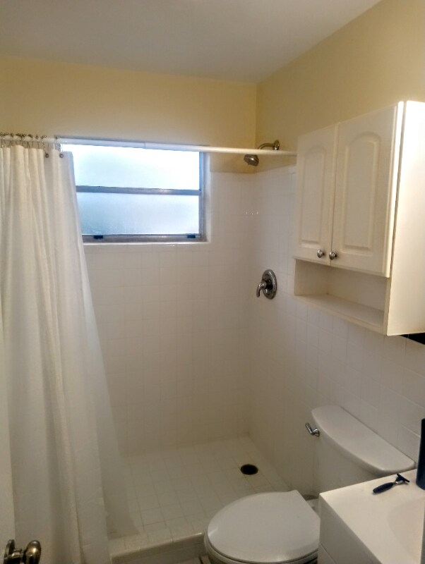 Foto del edificio - 527 Goodland Dr