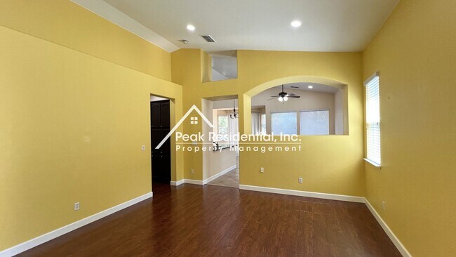 Foto del edificio - Beautiful 3bd/2ba Folsom Home with 2 Car G...