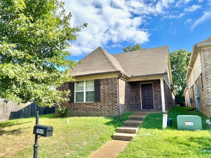 Foto principal - Step Up From Apartment Living, Now Leasing...