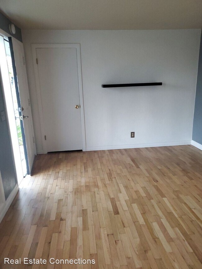 Building Photo - 2 br, 1 bath House - 160 E 29th Place